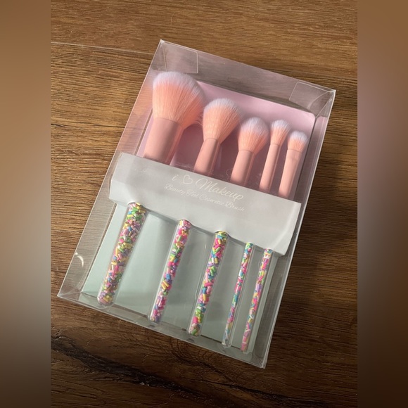 BRAND NEW Pink, Sprinkles Make Up Brushes Set - Picture 1 of 9
